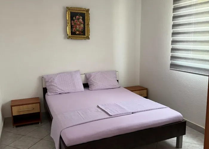 Meri Apartment Vir