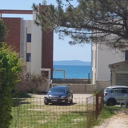 Meri Apartment Vir